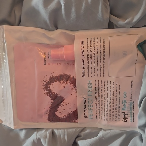 NEW Minetan It's All Mine Bag - Rose infused Facial Tan Mist with Bronze On Mitt - Picture 2 of 5